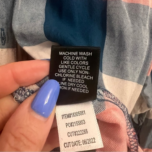 Torrid Women’s 3X Lizzie Rayon Twill Button-Up Long Sleeve Shirt Pink Blue - Picture 8 of 9